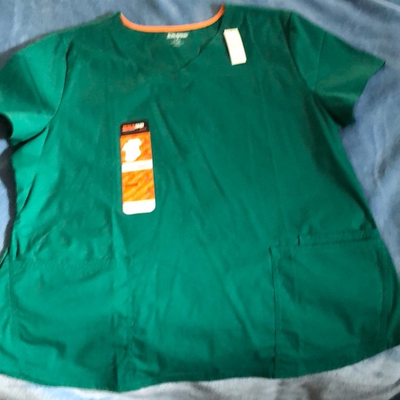 Scrubstar Tops - NWT SCRUBSTAR WOMENS hunter green scrub top XL. 2 pockets